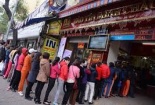 Xếp hàng dài chờ mua vàng đón Vía Thần Tài